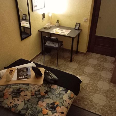 Gemuetliches Zimmer "Gold" Fuer 2 Personen Und Katzenliebhaber Valencia Eksteriør billede